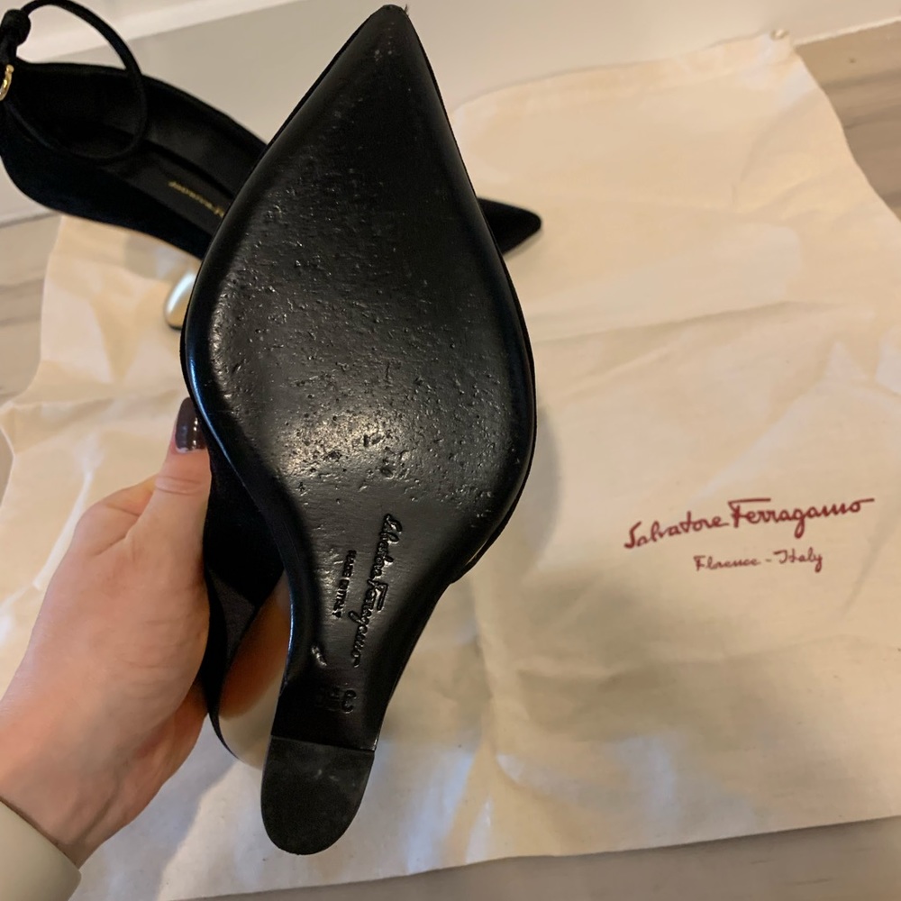 Ferragamo black velvet pumps - Picture 5 of 6